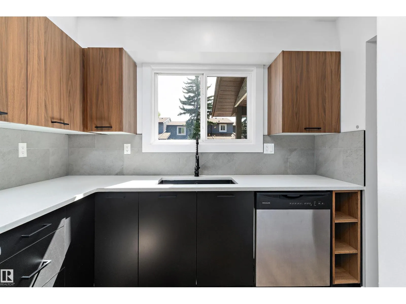 #13 7604 29 AV NW