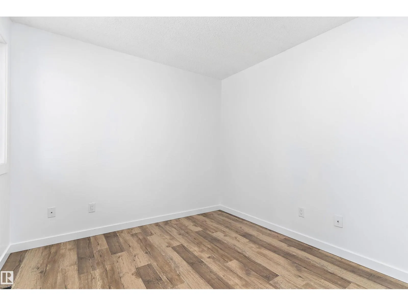 #13 7604 29 AV NW