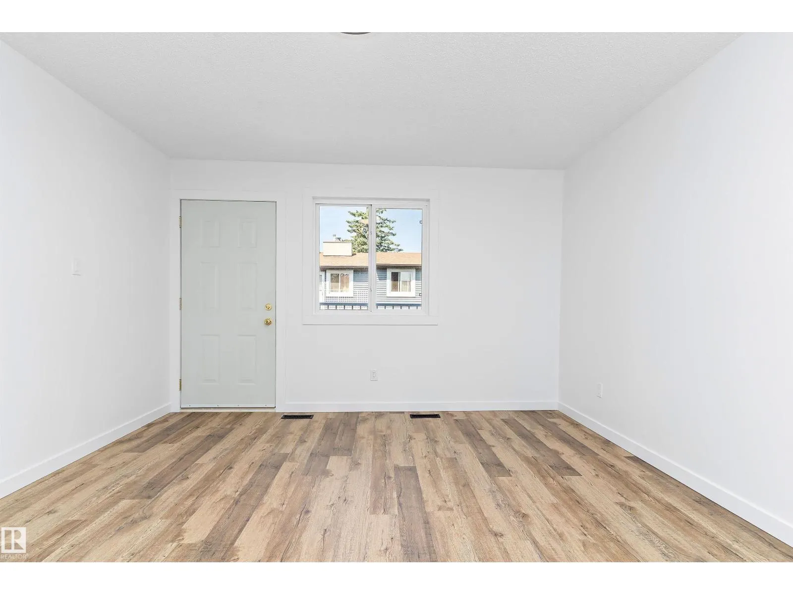 #13 7604 29 AV NW