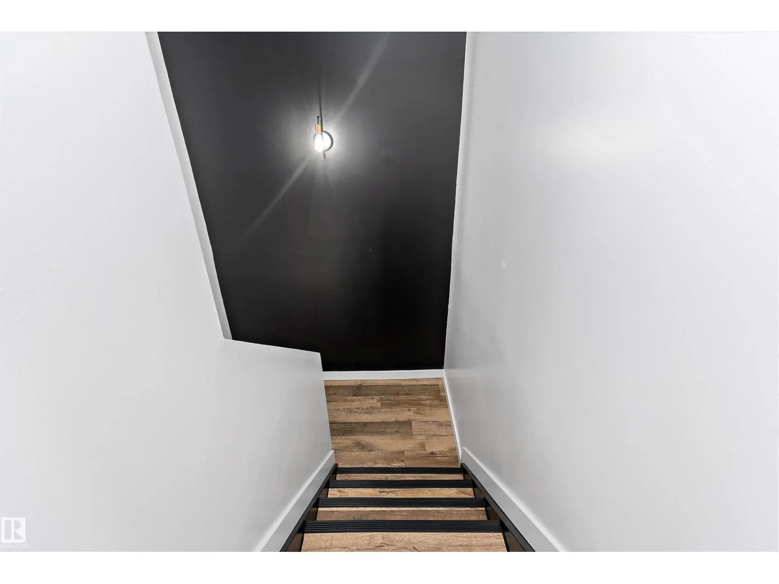 #13 7604 29 AV NW