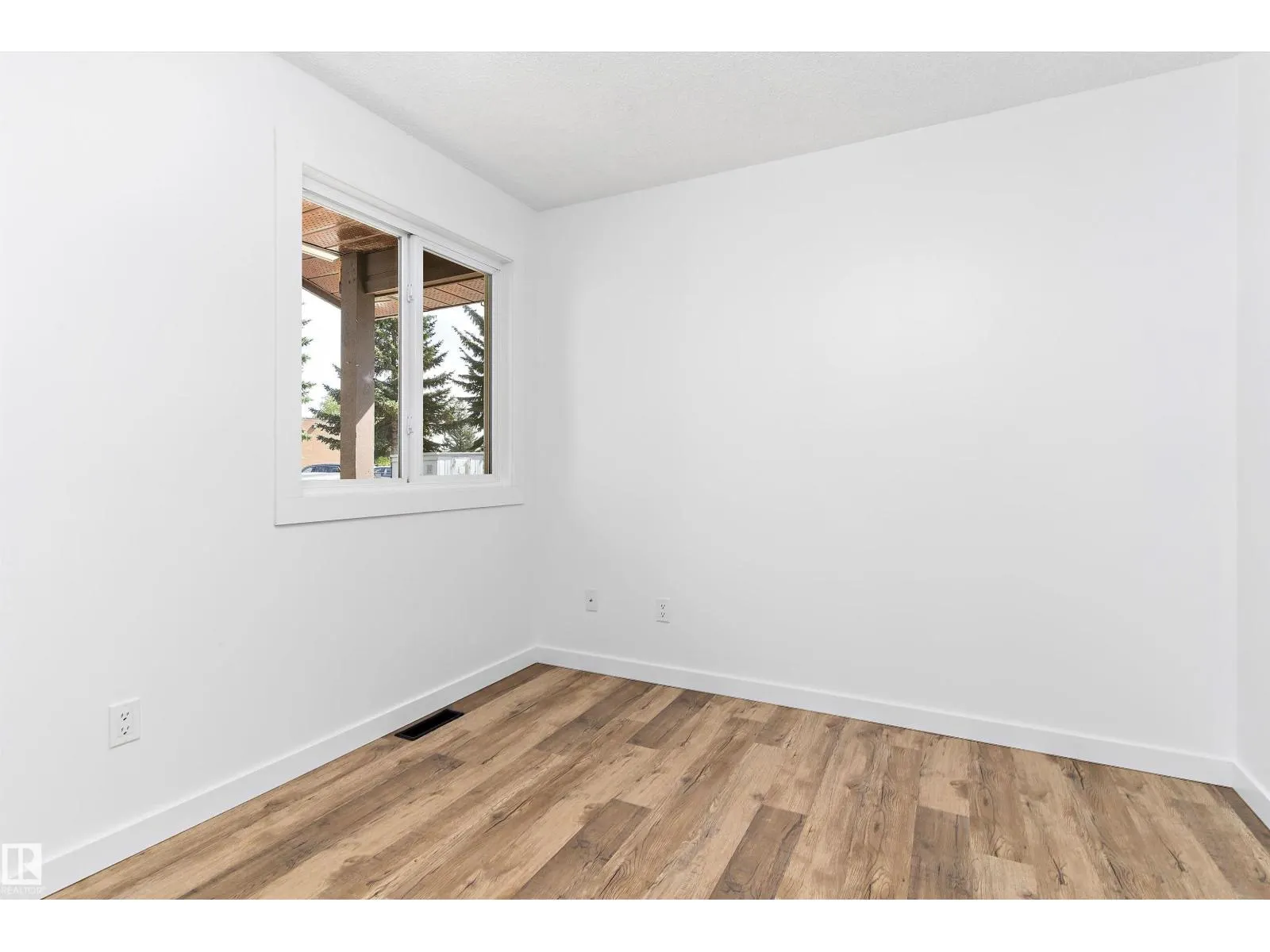 #13 7604 29 AV NW