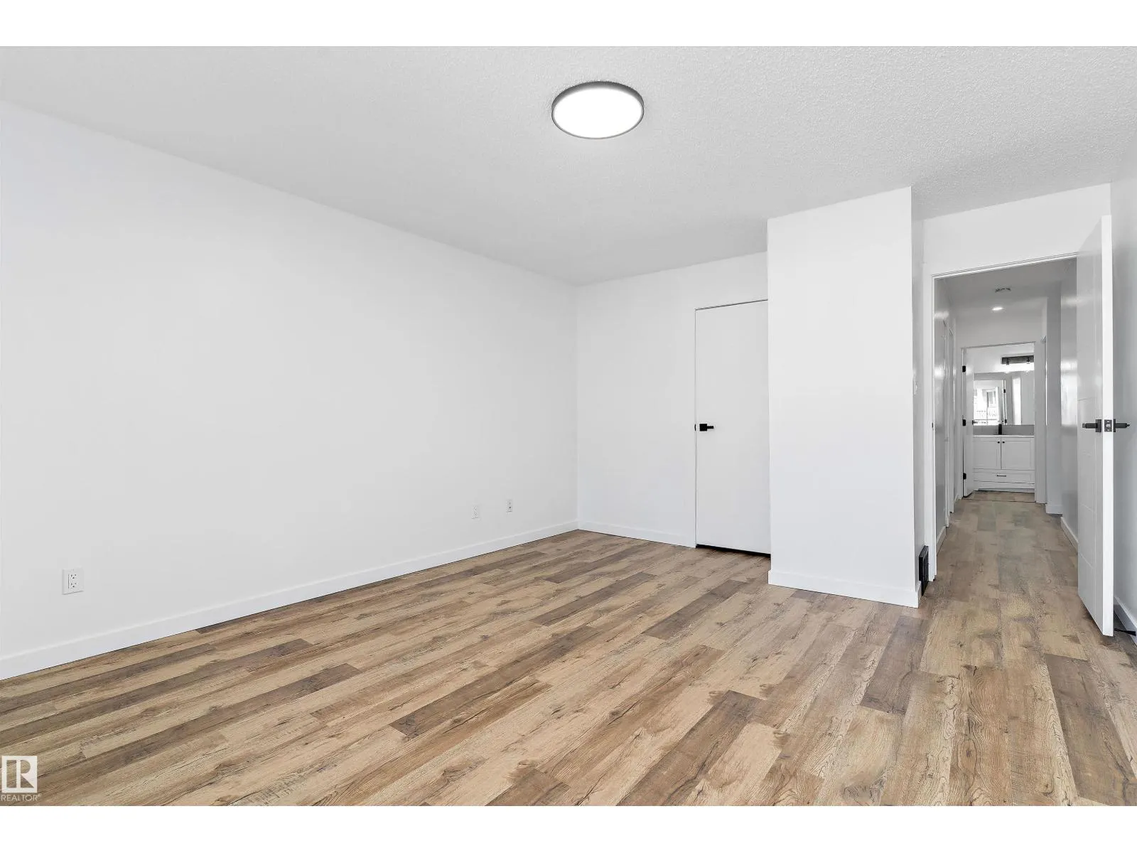 #13 7604 29 AV NW