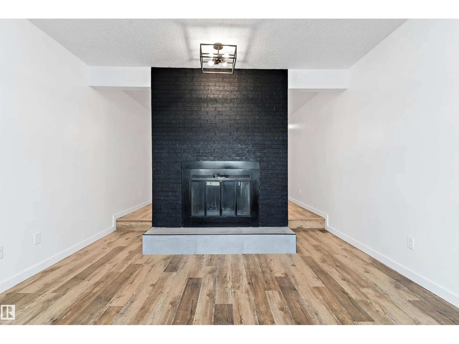 #13 7604 29 AV NW