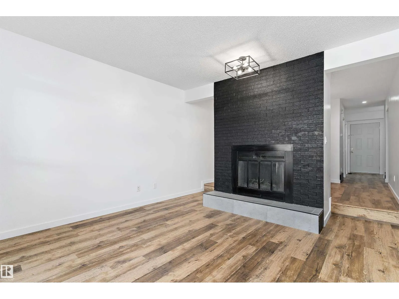 #13 7604 29 AV NW