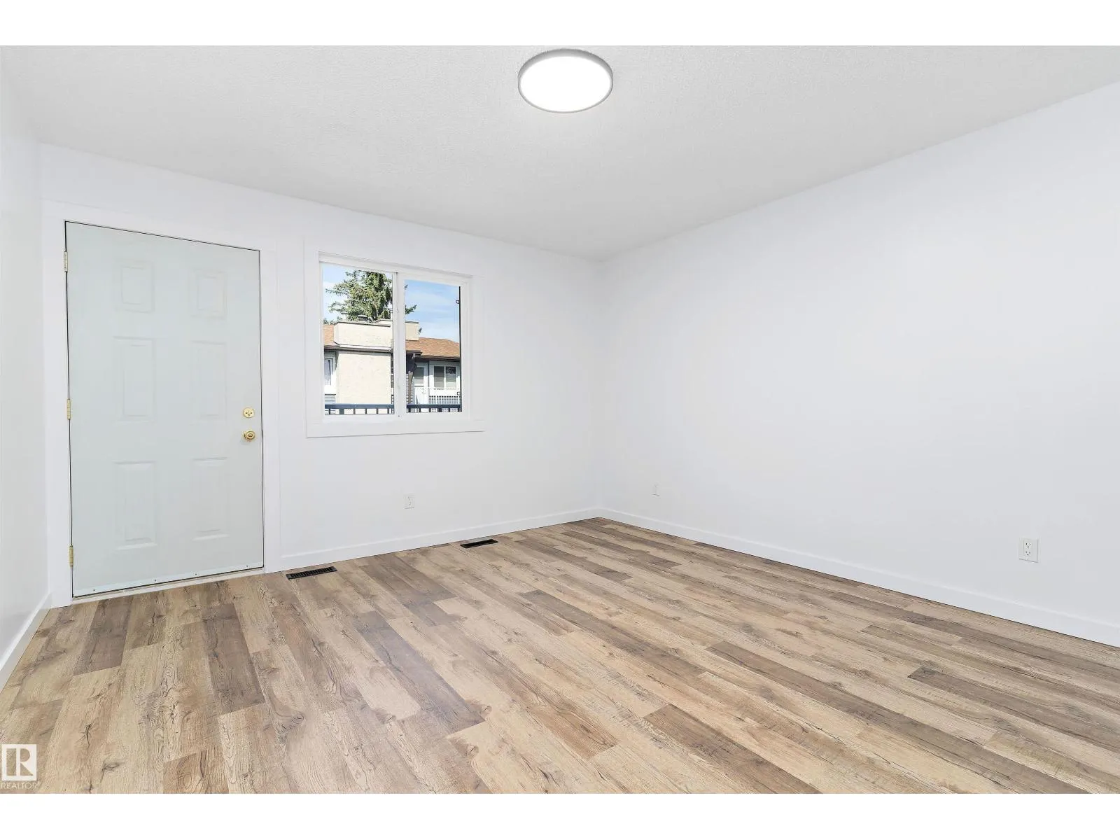 #13 7604 29 AV NW
