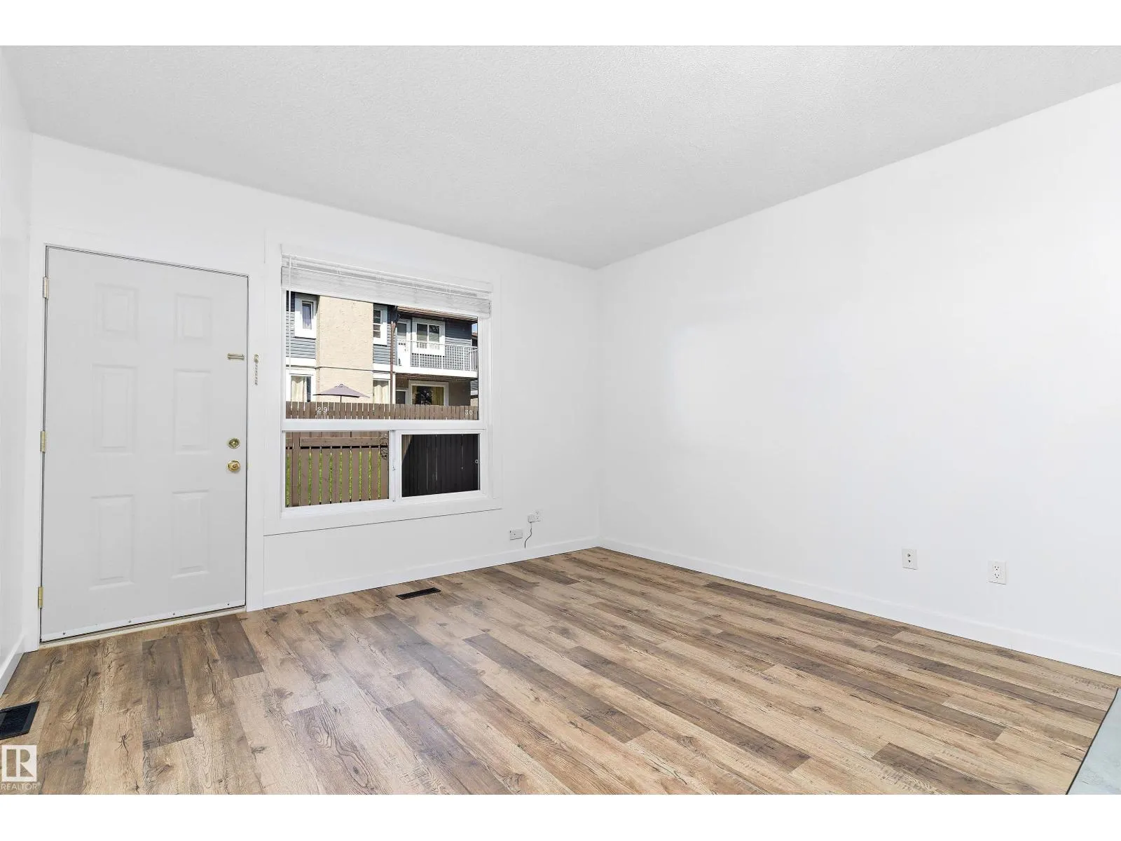 #13 7604 29 AV NW