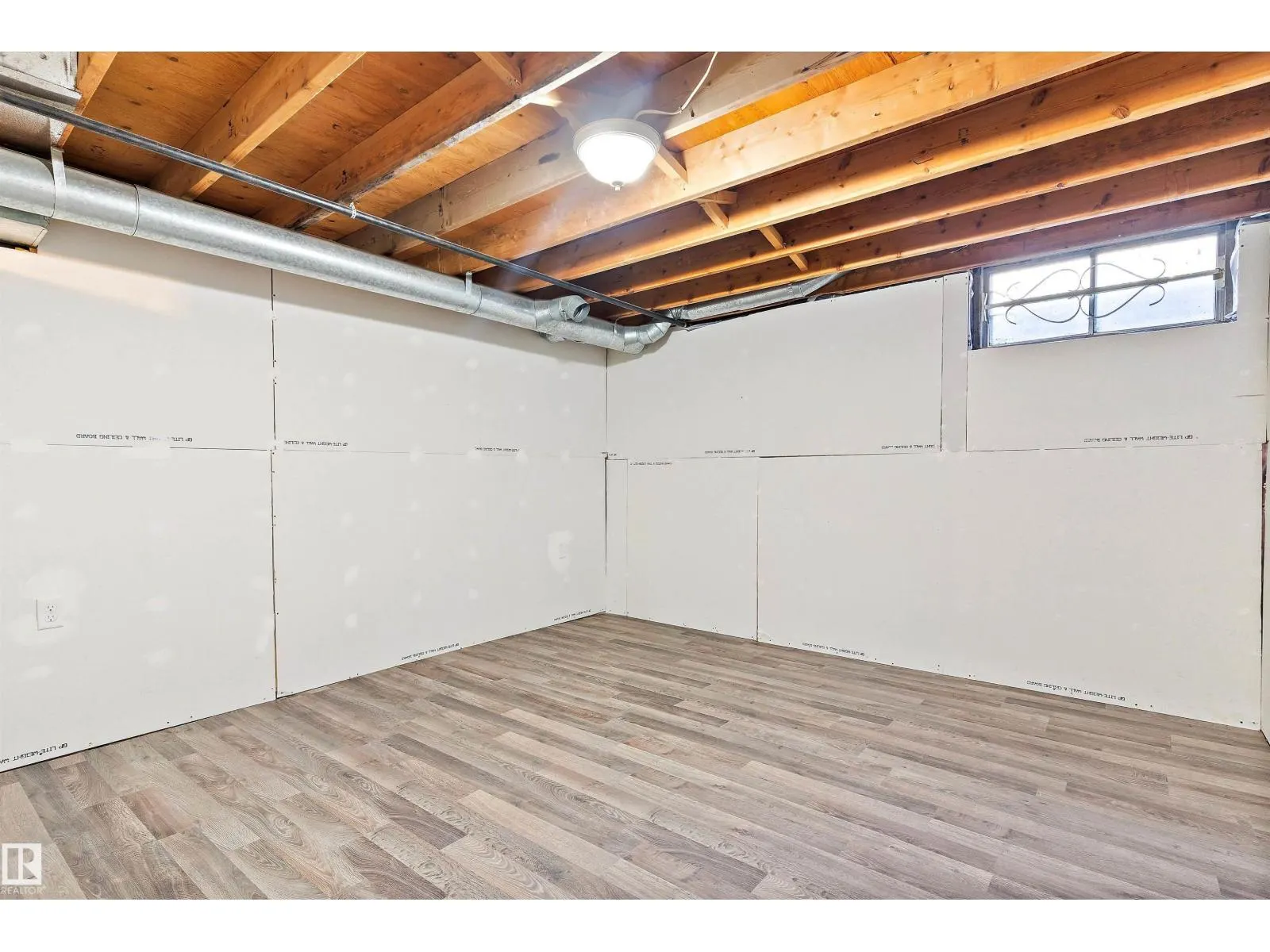 #13 7604 29 AV NW