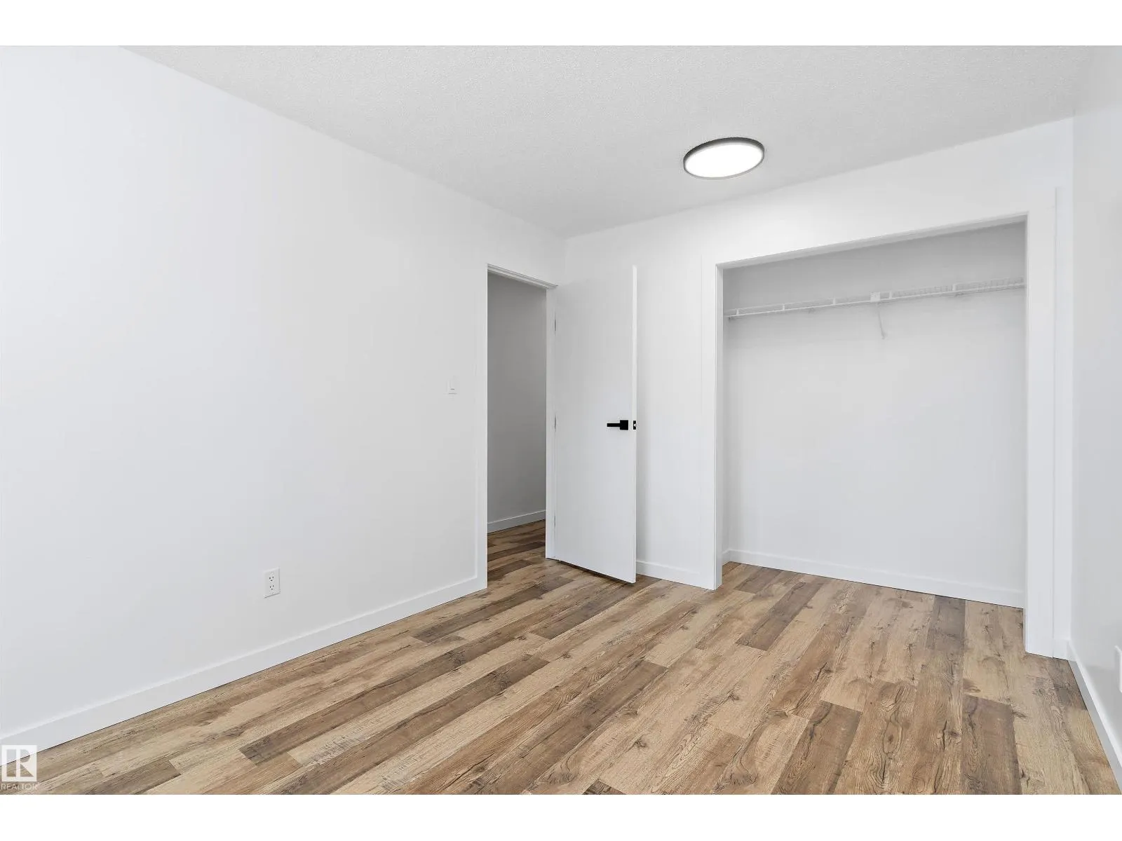 #13 7604 29 AV NW