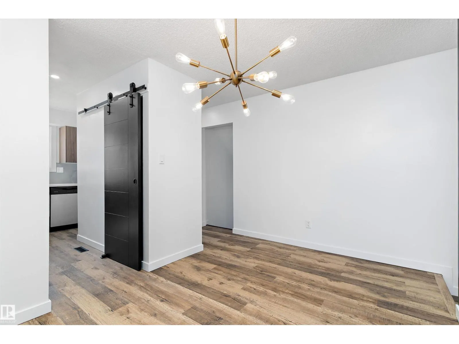 #13 7604 29 AV NW