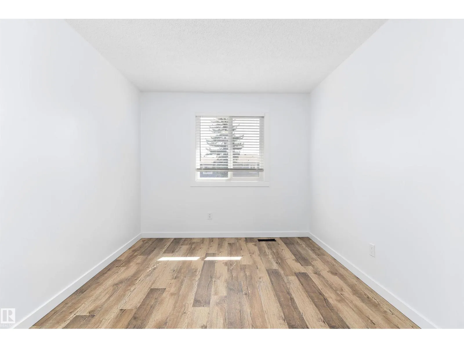 #13 7604 29 AV NW