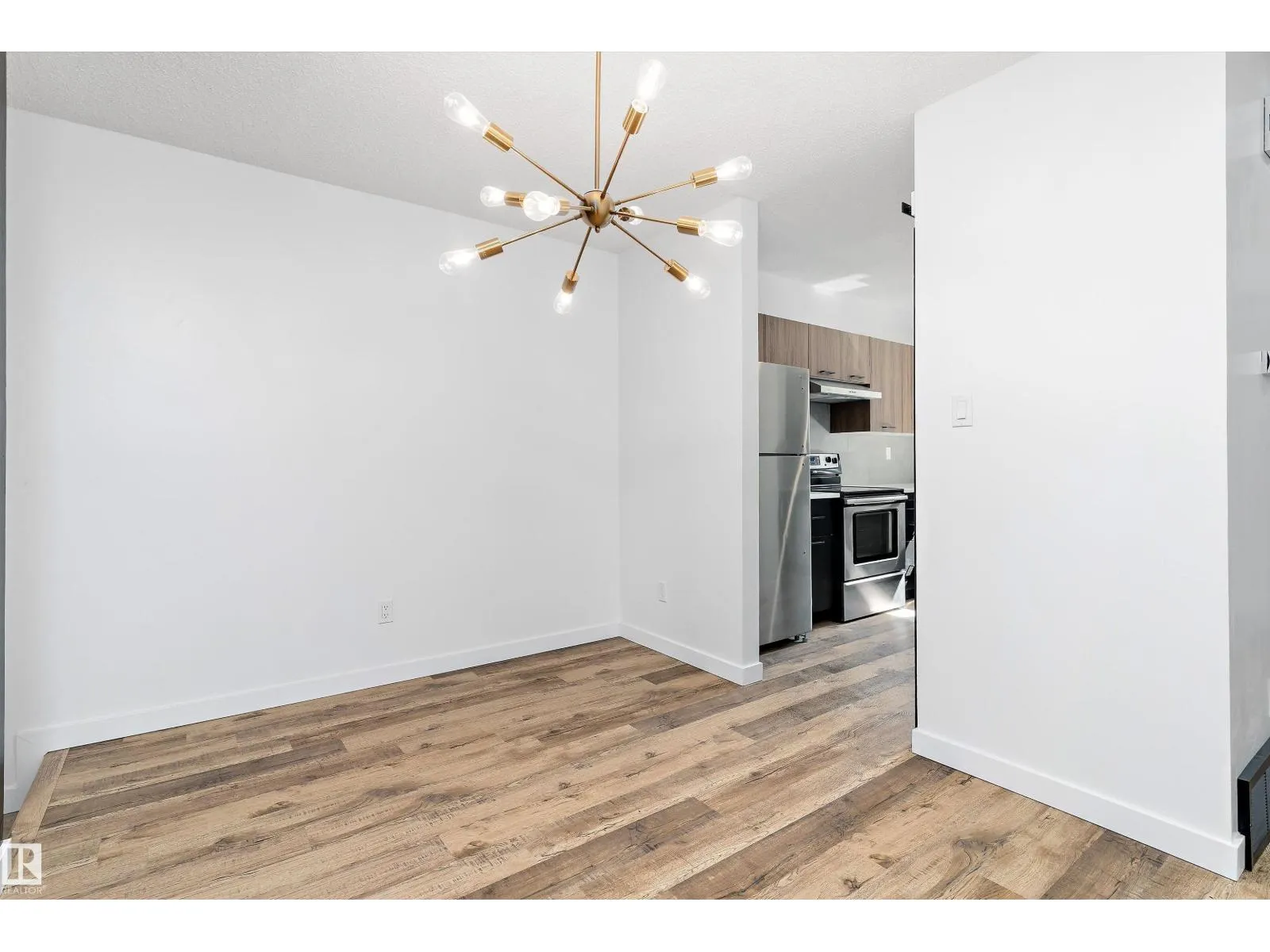 #13 7604 29 AV NW