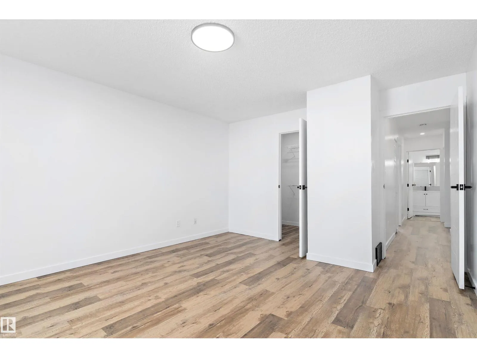 #13 7604 29 AV NW