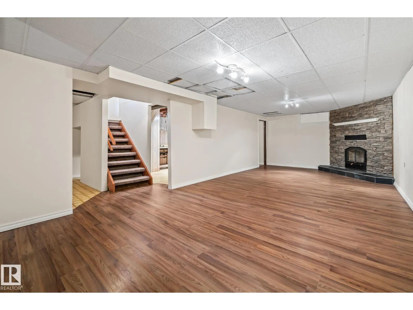 10832 31 ST NW