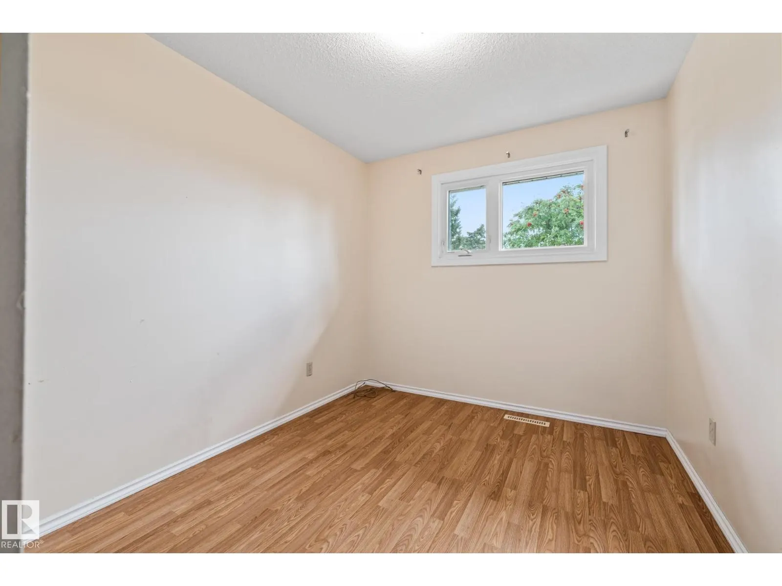 10832 31 ST NW