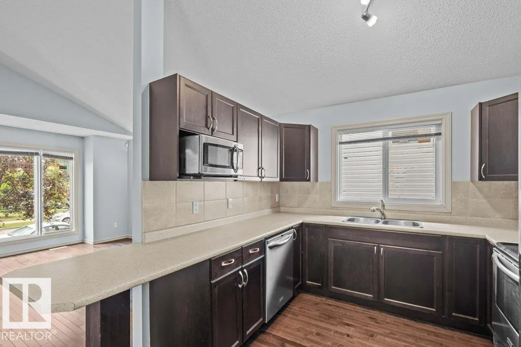590 TAMARACK RD NW