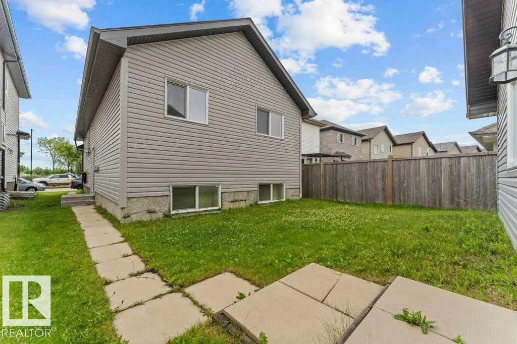 590 TAMARACK RD NW