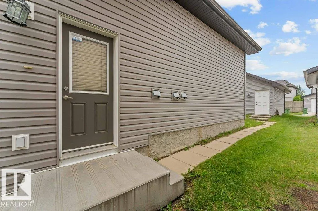 590 TAMARACK RD NW