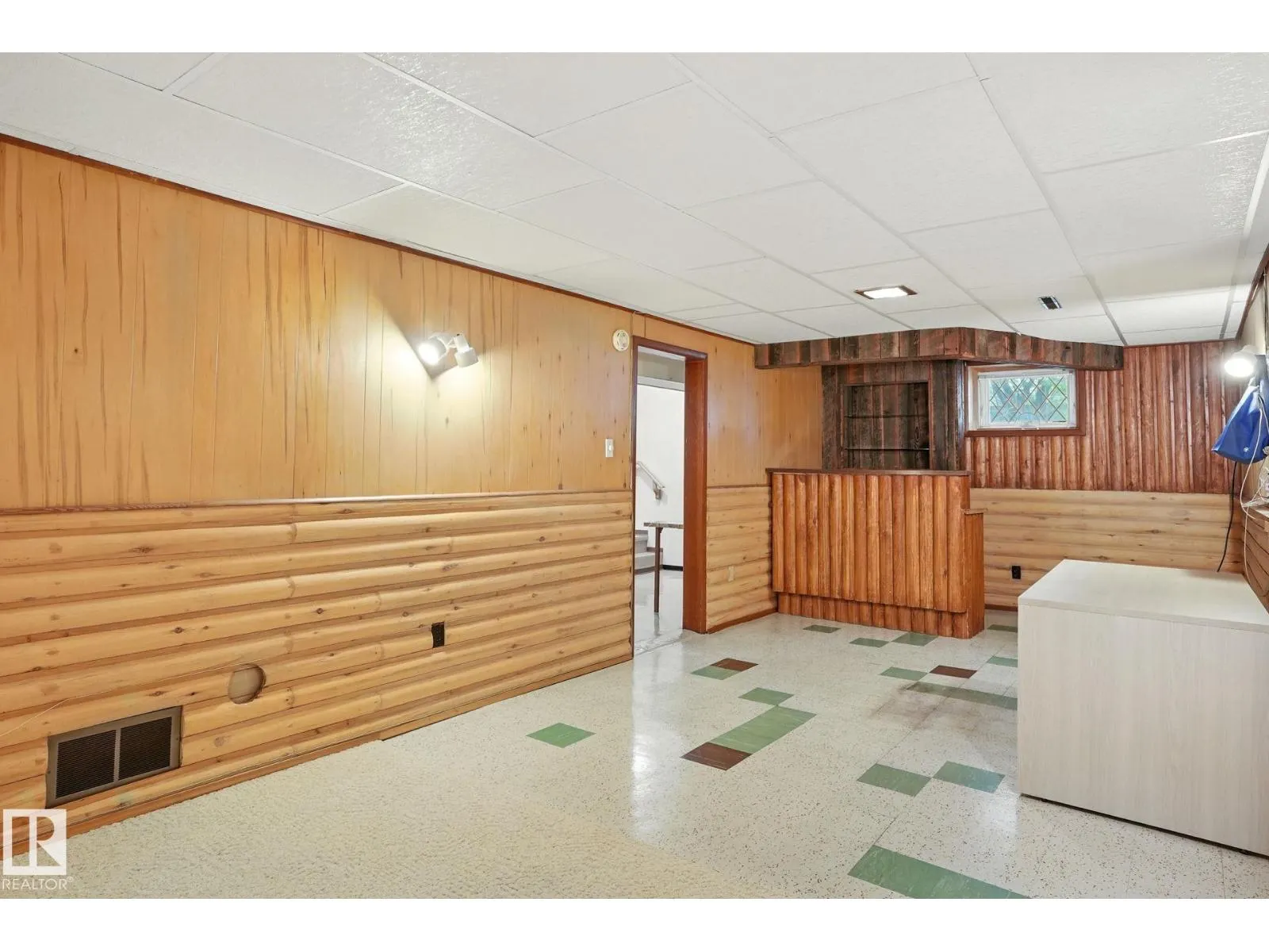 15956 110B AV NW