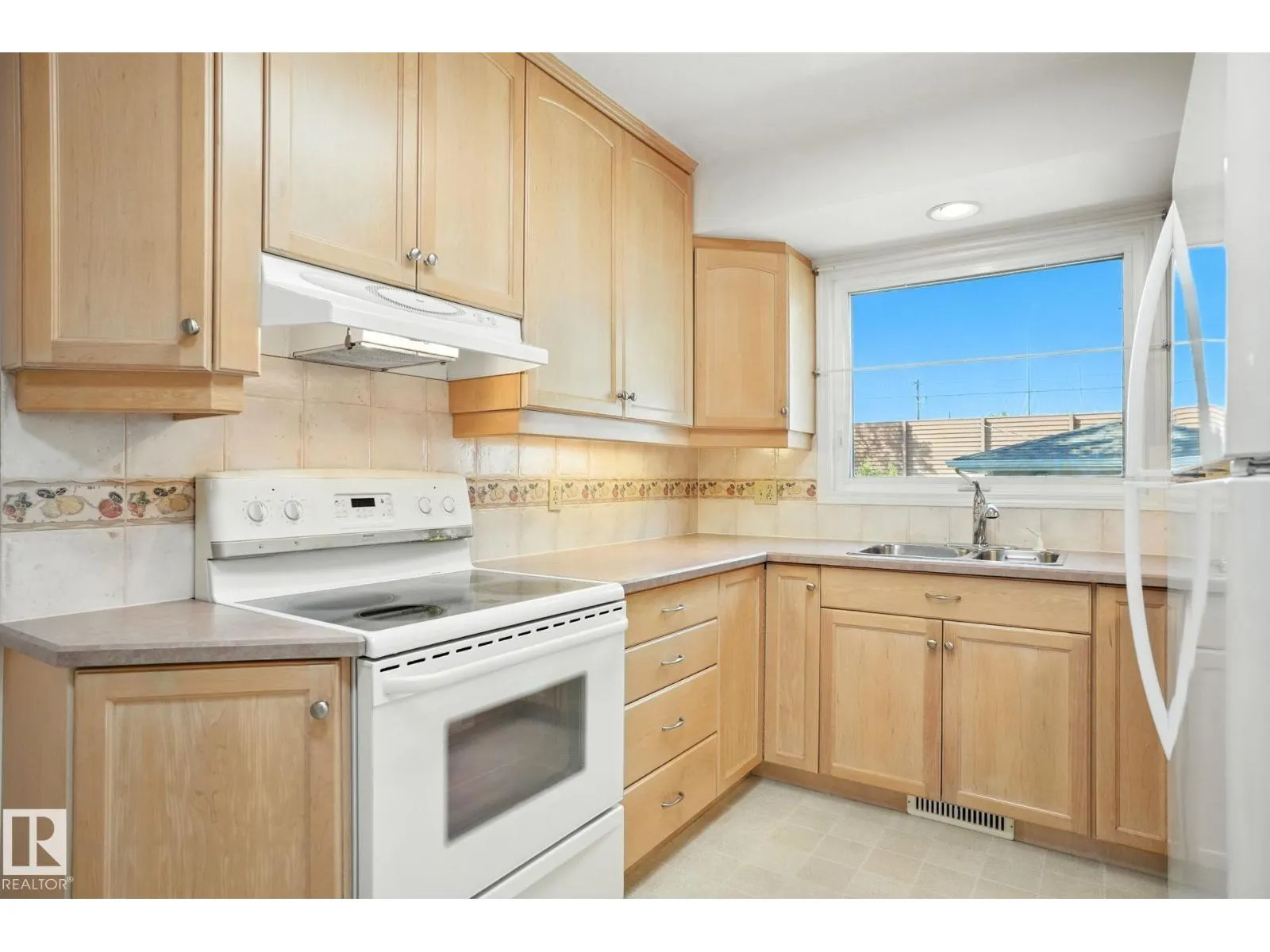 15956 110B AV NW