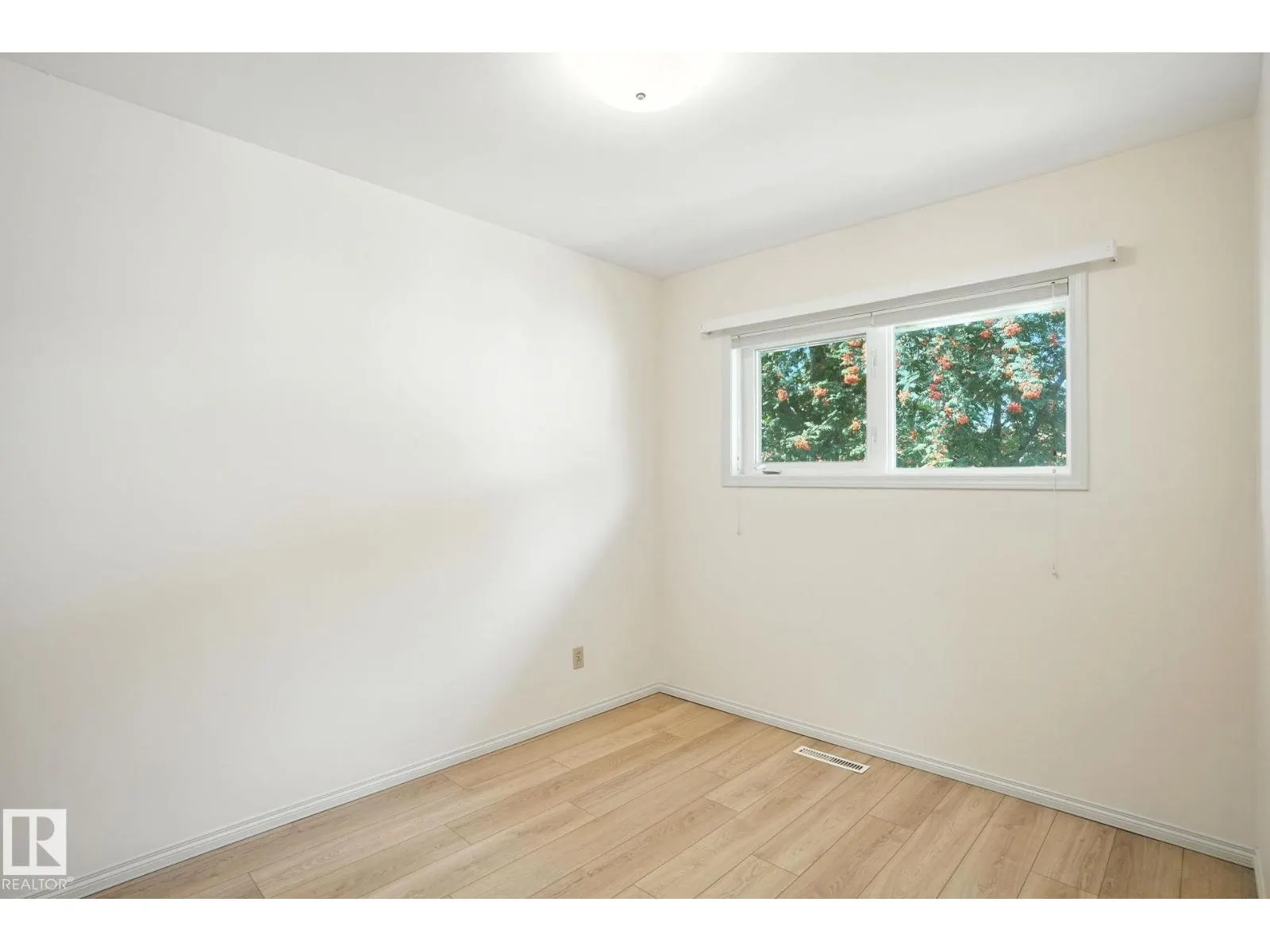 15956 110B AV NW