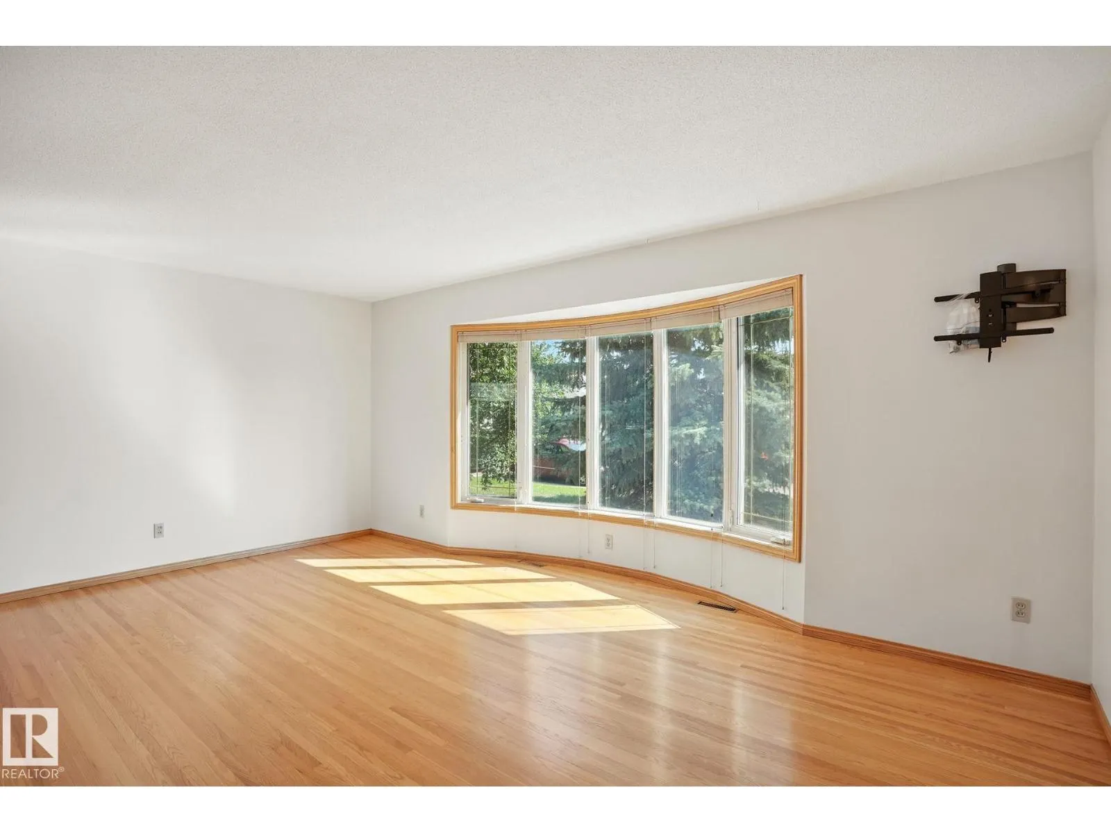 15956 110B AV NW