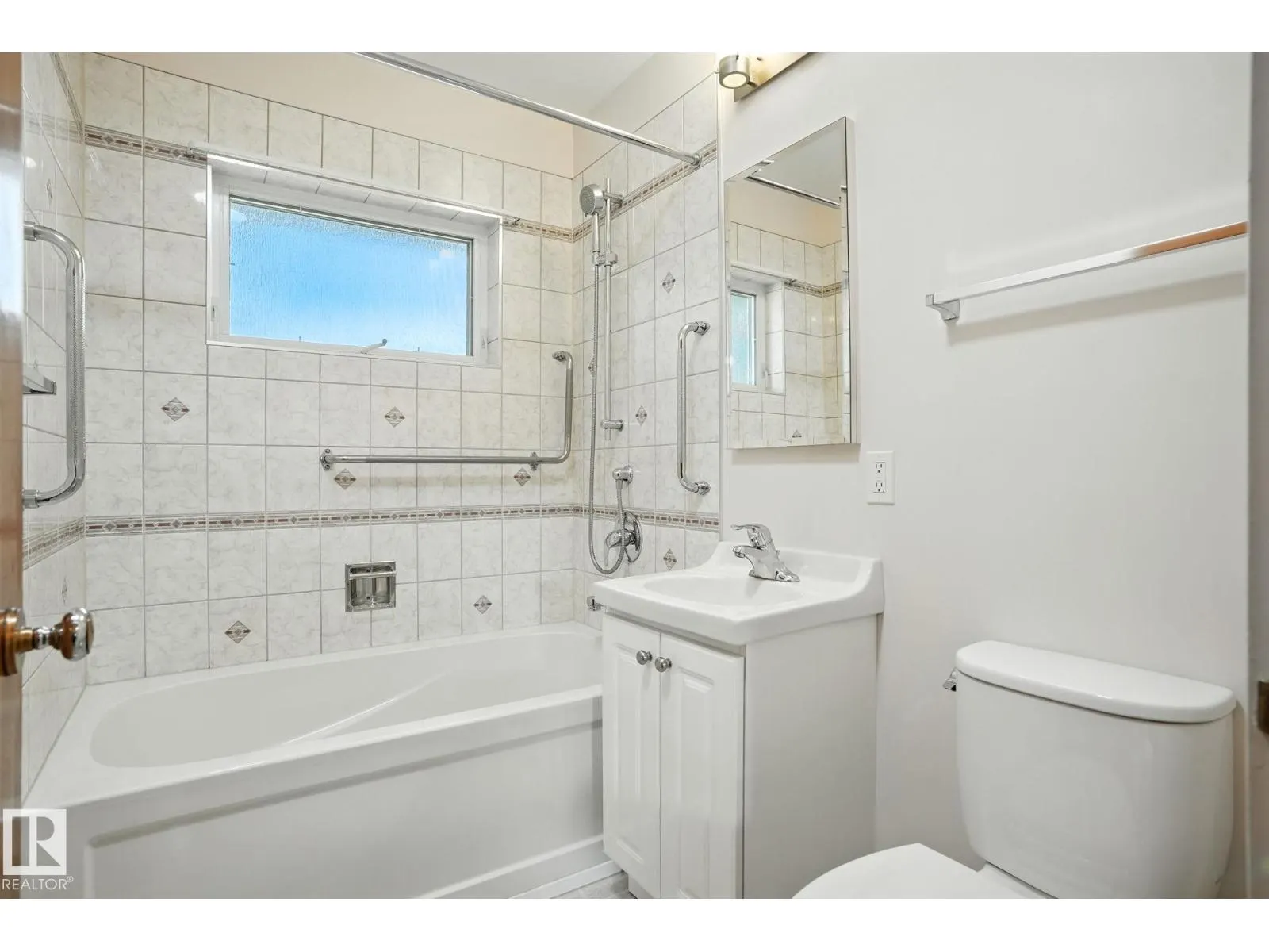 15956 110B AV NW