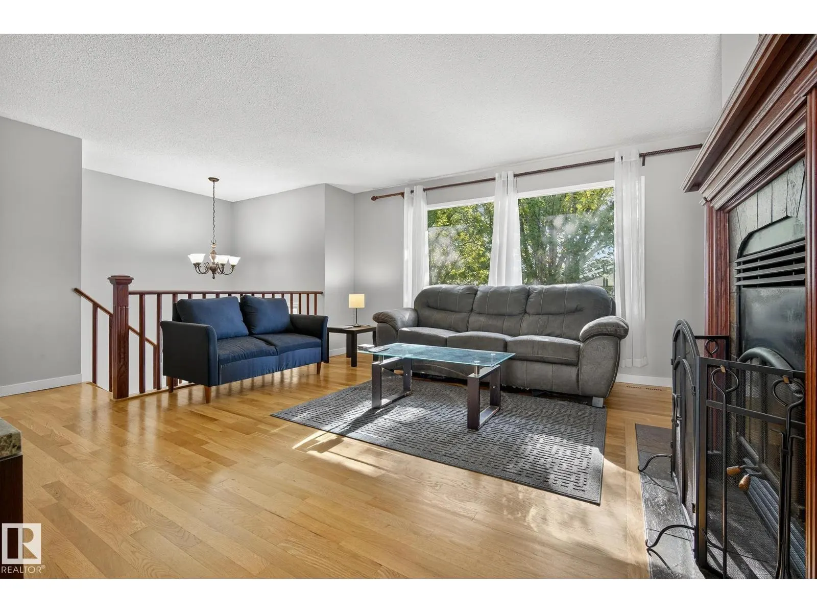 2 FARMSTEAD AV