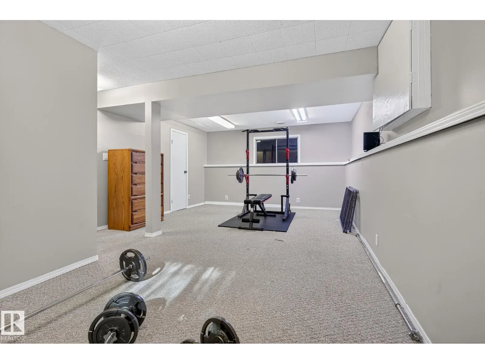 2 FARMSTEAD AV