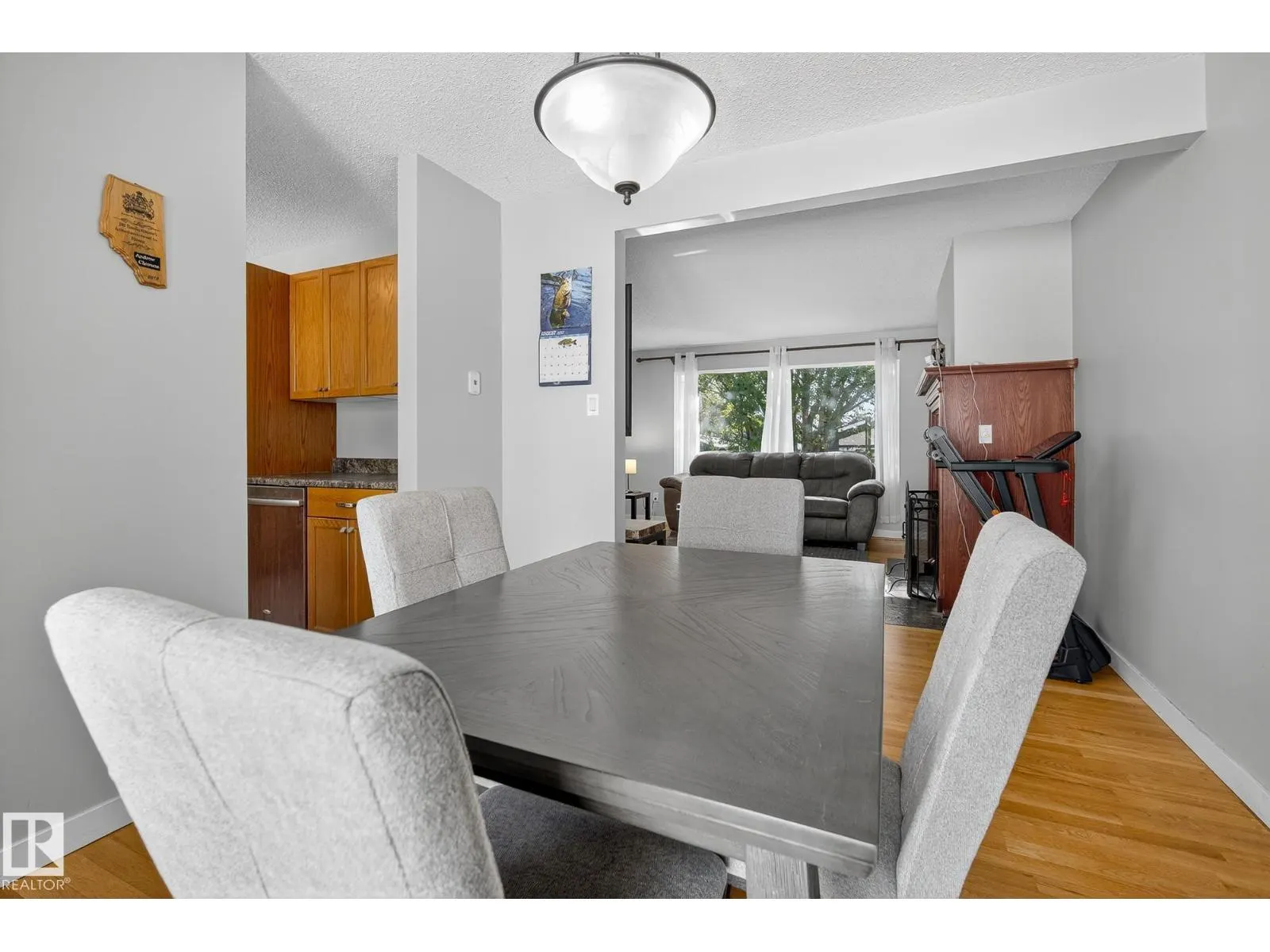 2 FARMSTEAD AV