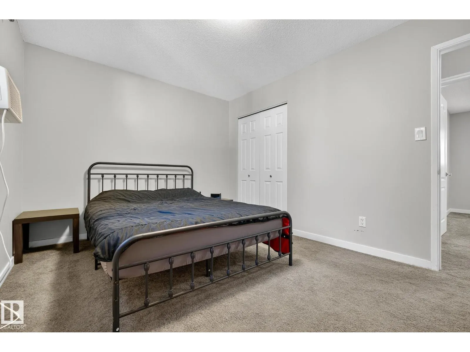 2 FARMSTEAD AV