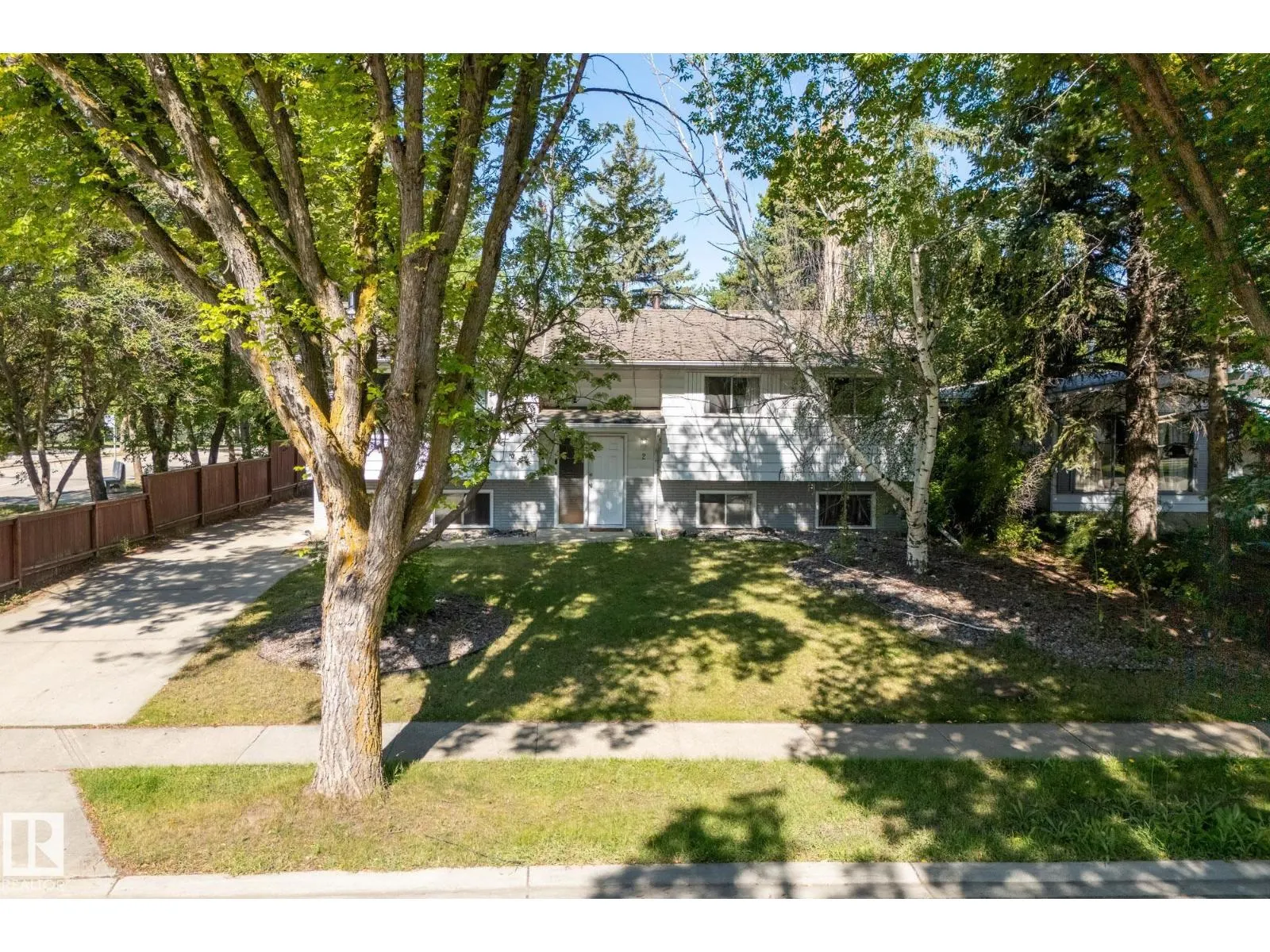 2 FARMSTEAD AV