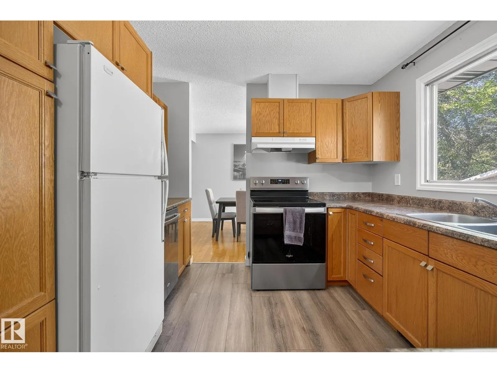2 FARMSTEAD AV