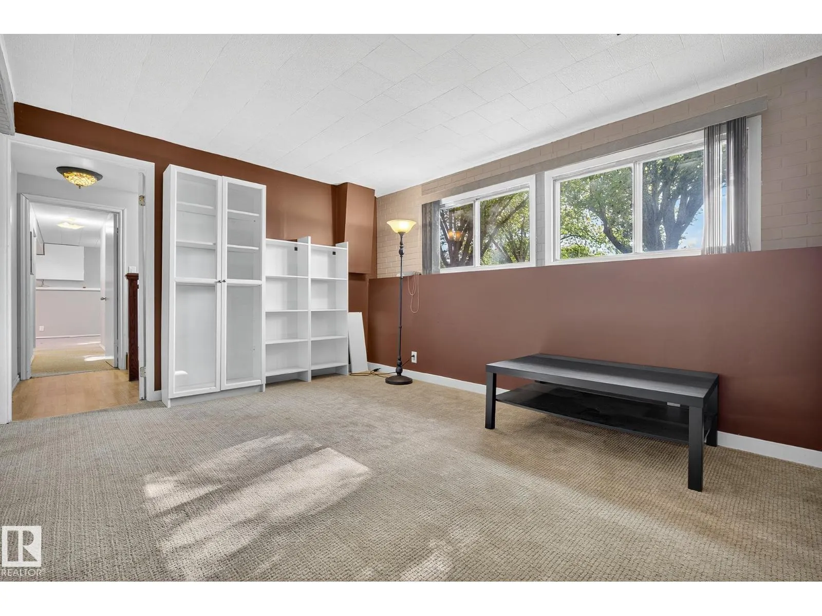2 FARMSTEAD AV