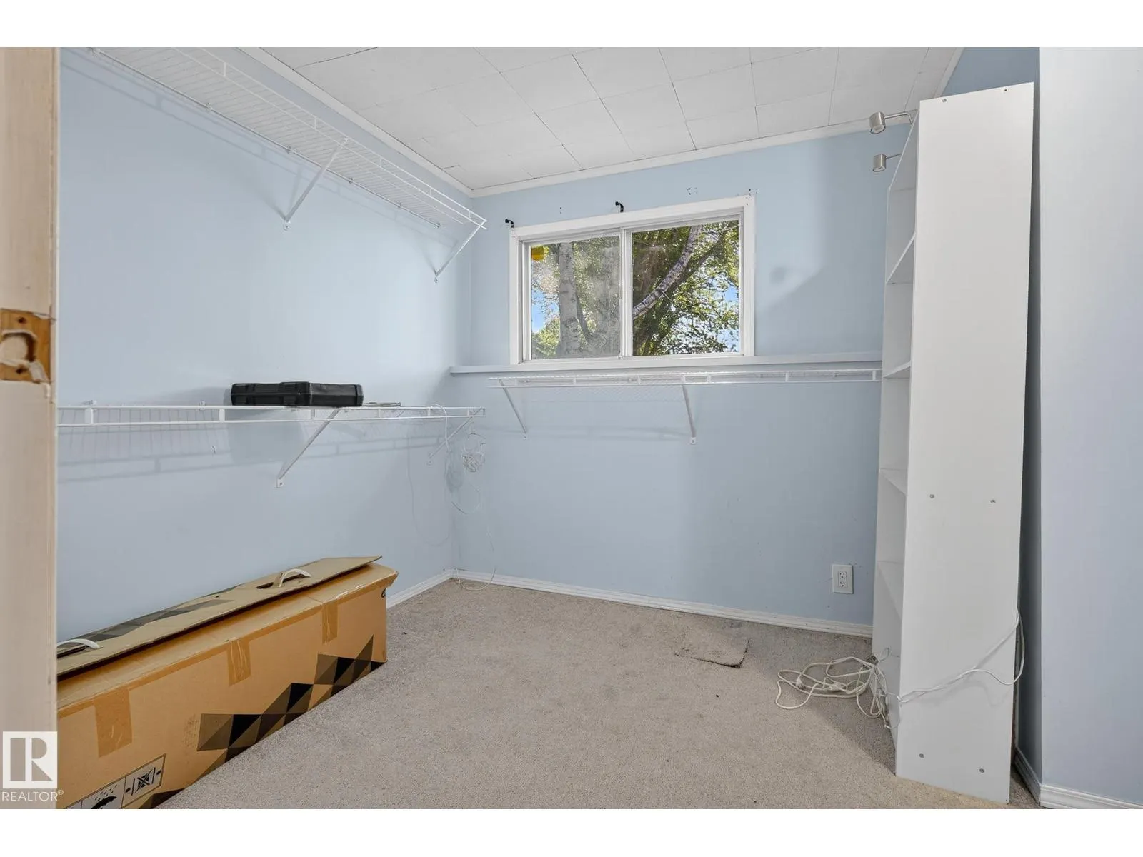 2 FARMSTEAD AV