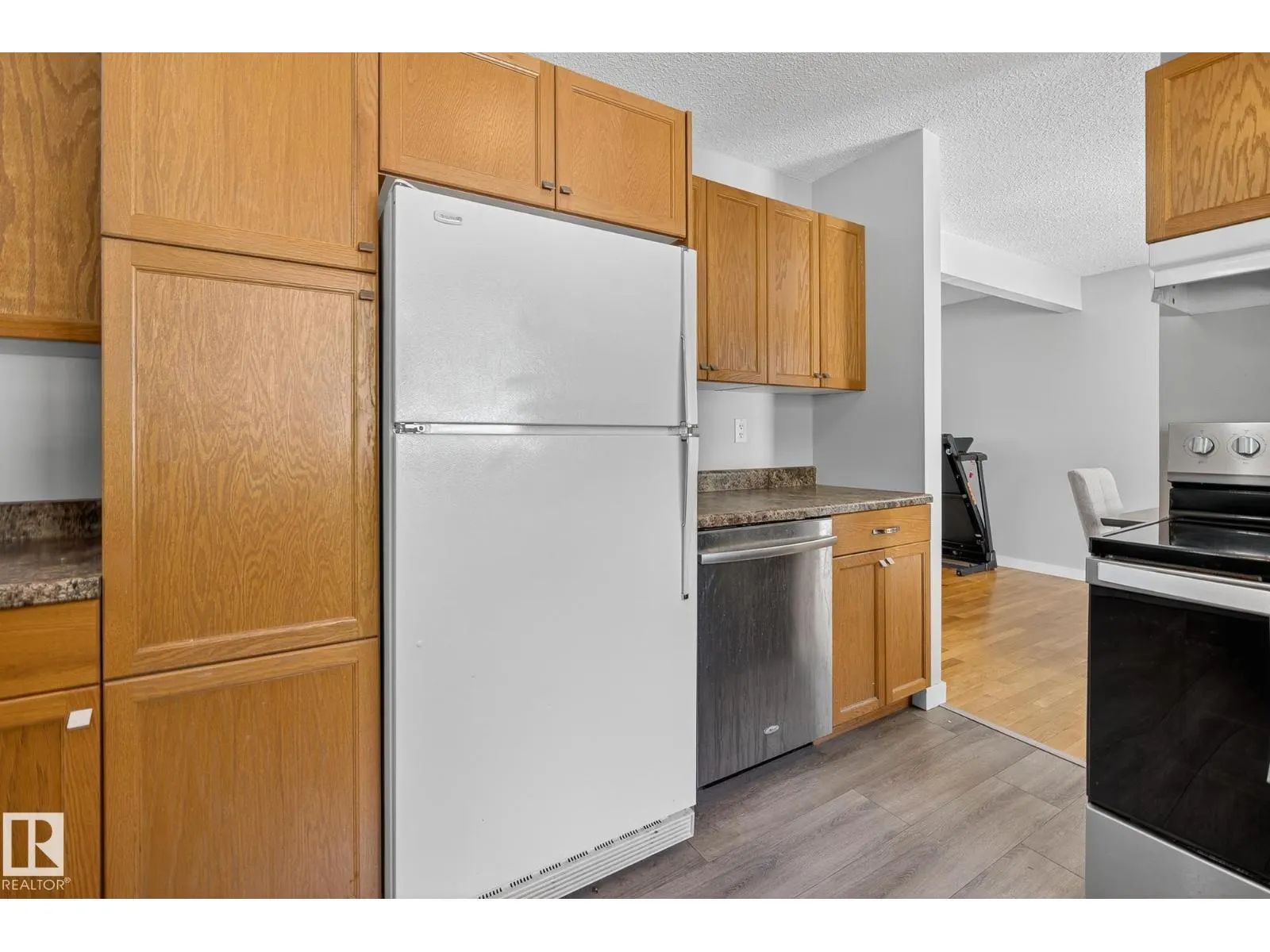 2 FARMSTEAD AV
