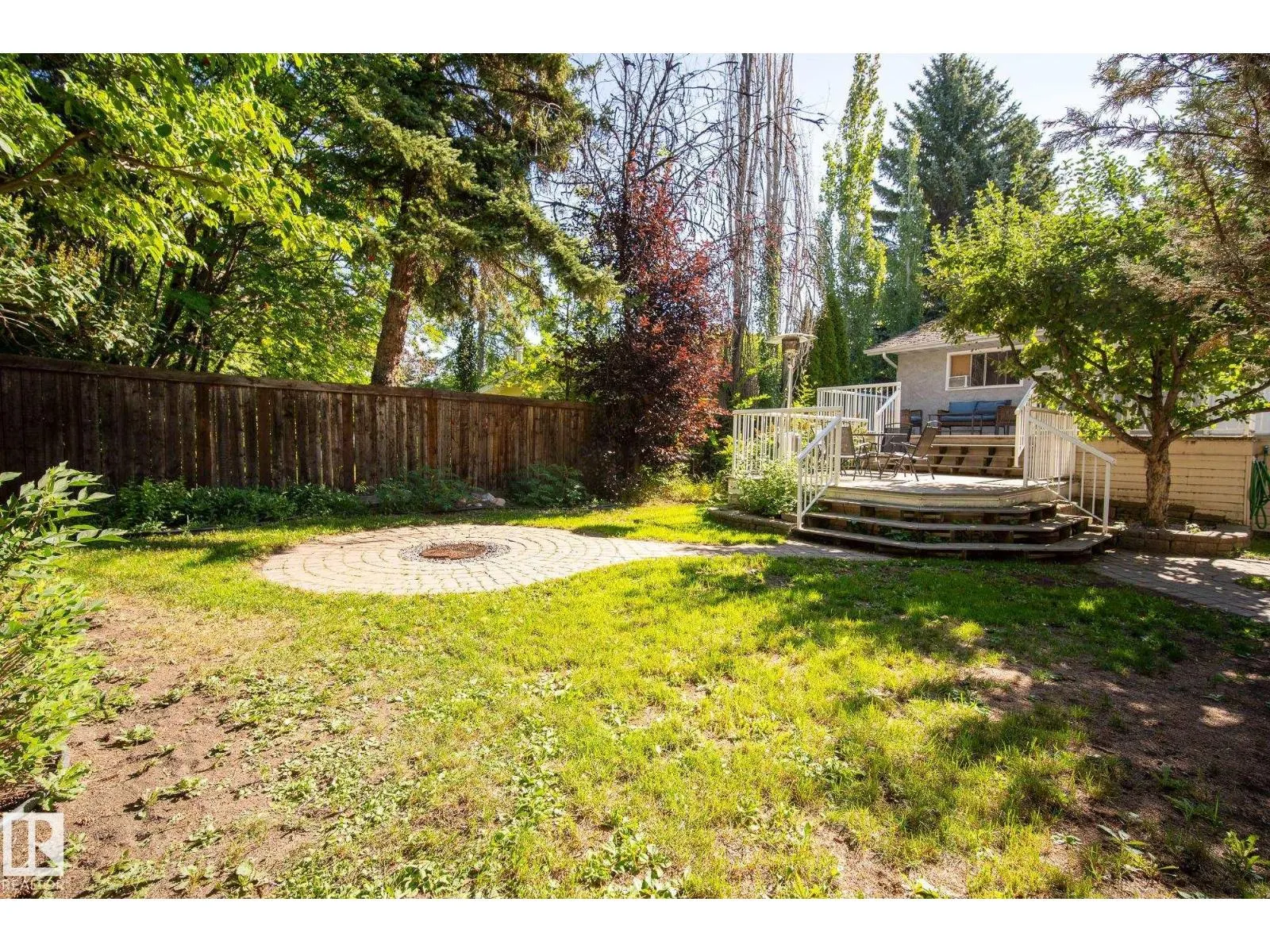 2 FARMSTEAD AV