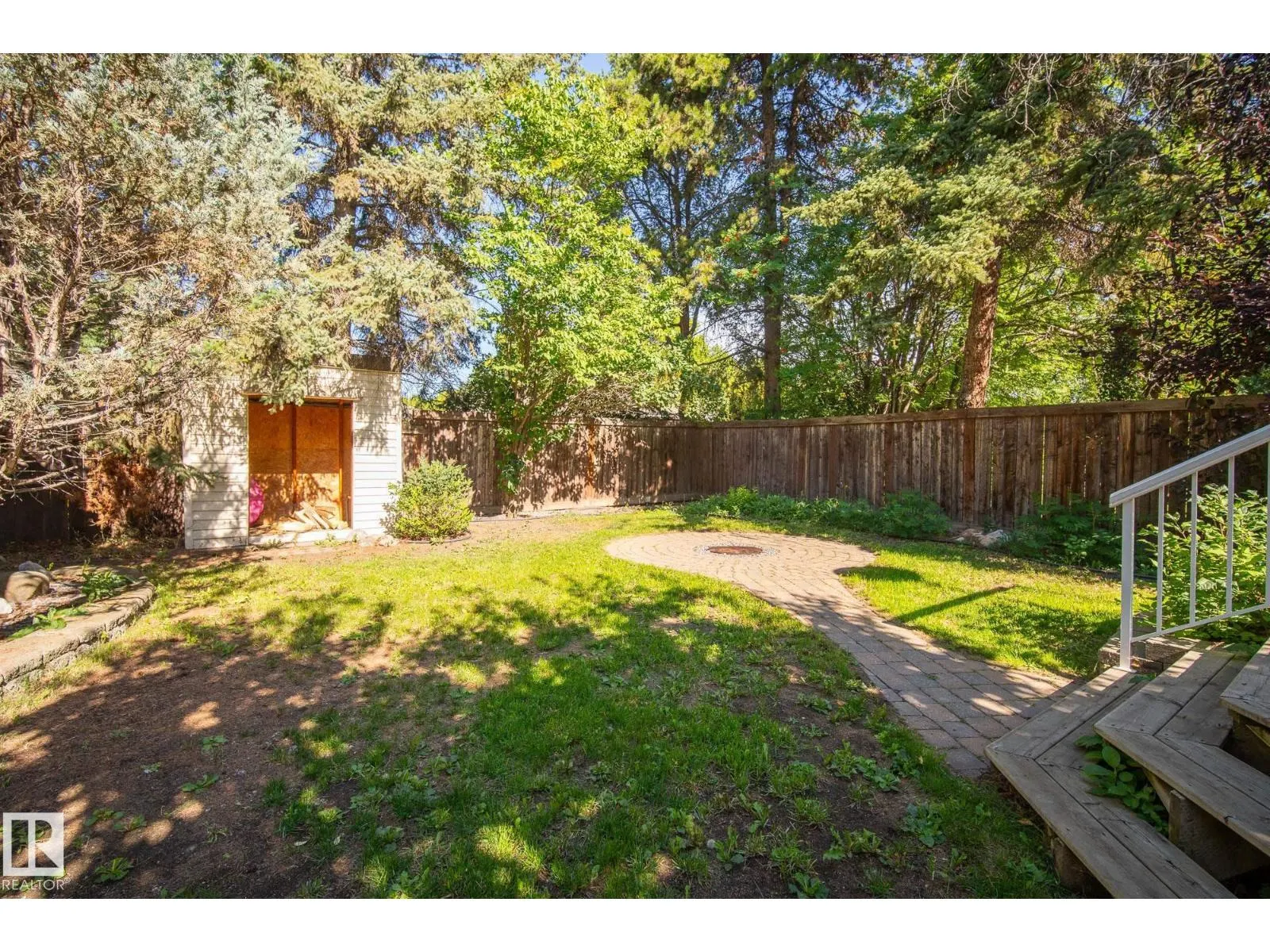 2 FARMSTEAD AV