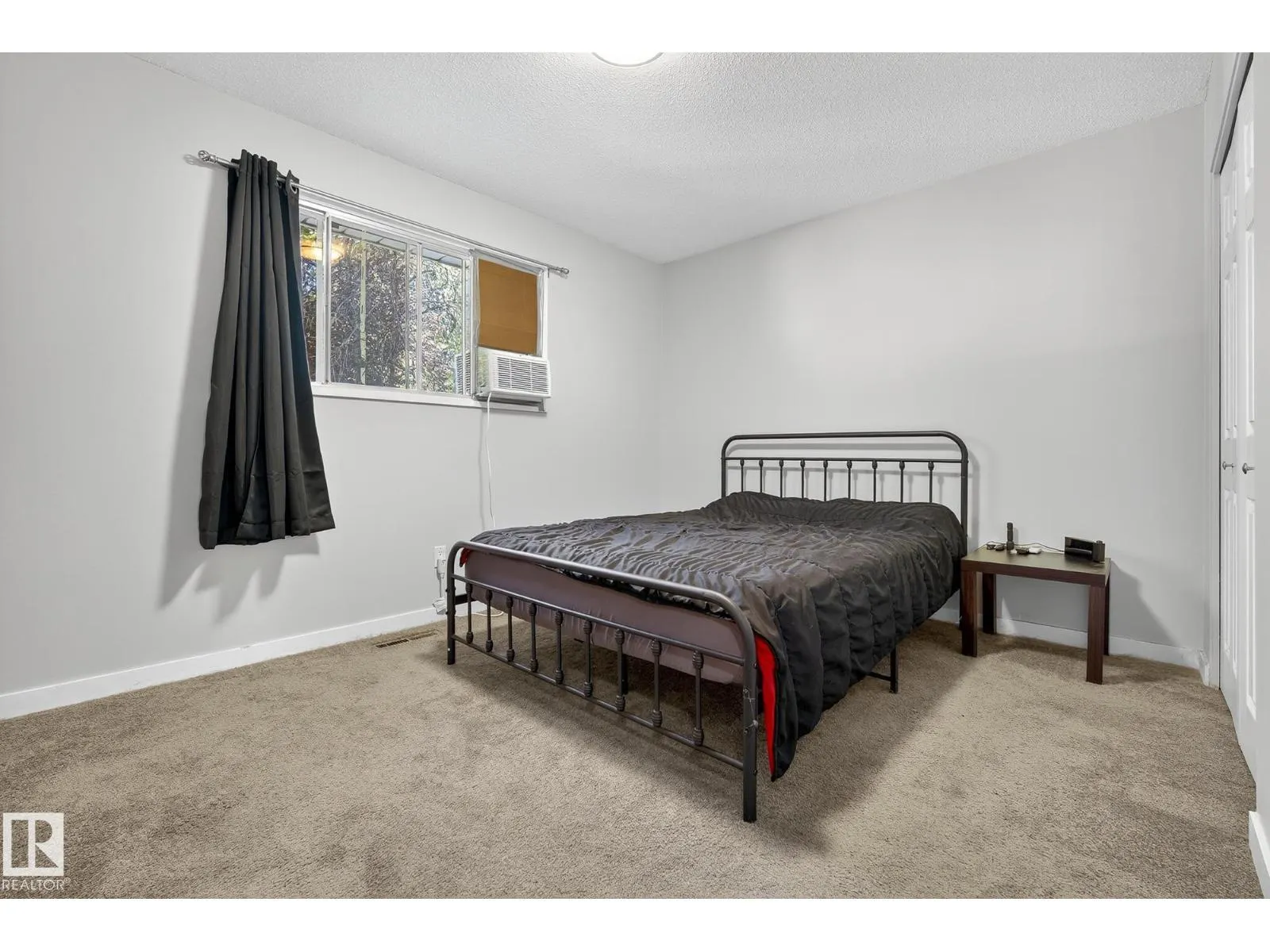 2 FARMSTEAD AV