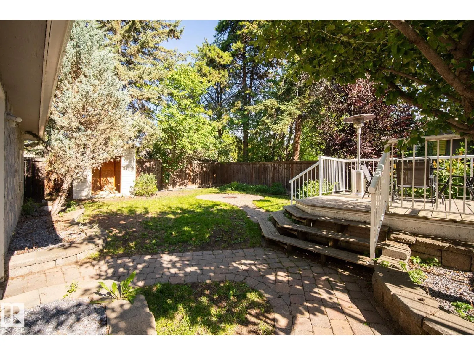 2 FARMSTEAD AV