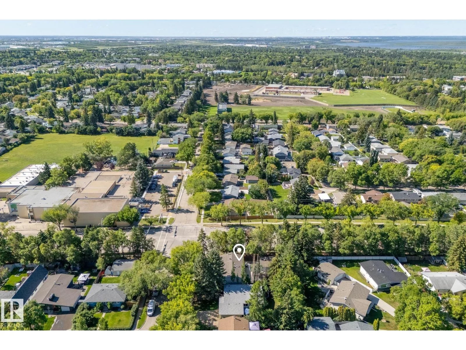 2 FARMSTEAD AV