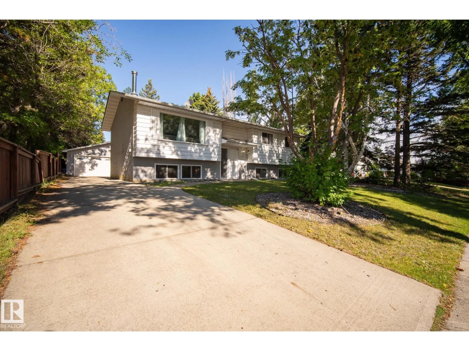 2 FARMSTEAD AV