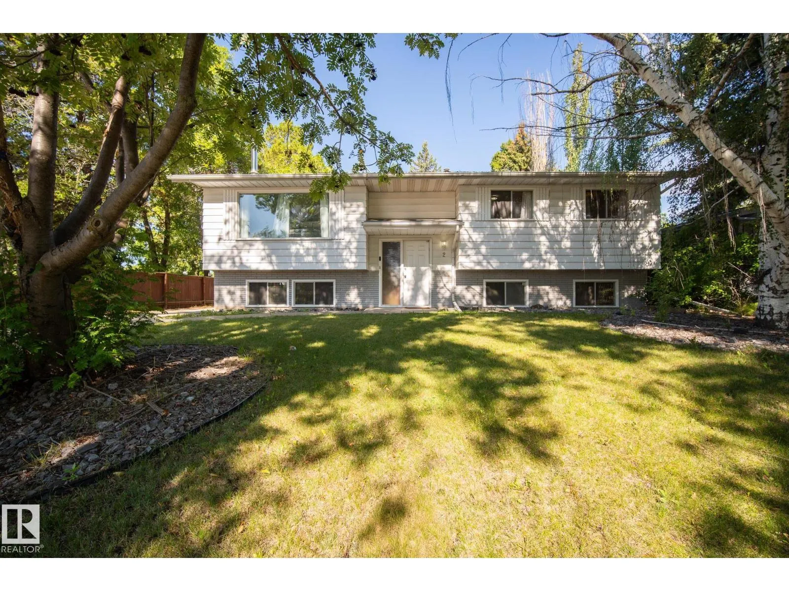 2 FARMSTEAD AV