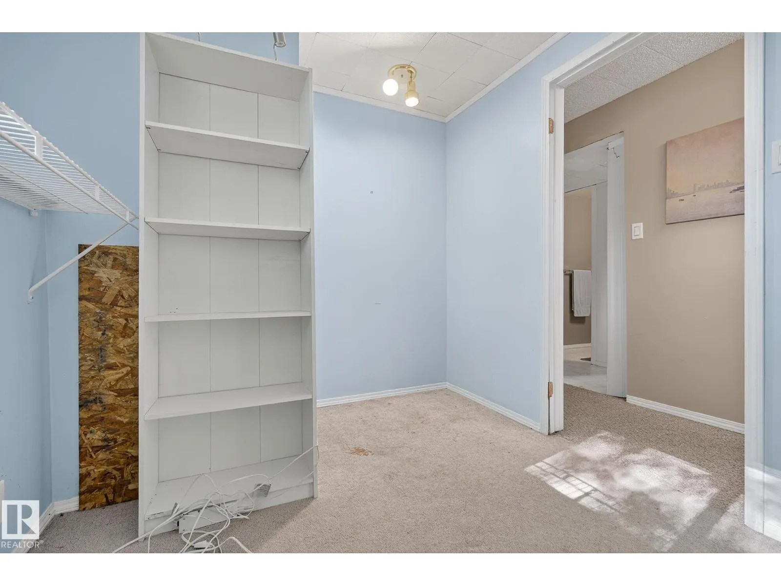 2 FARMSTEAD AV