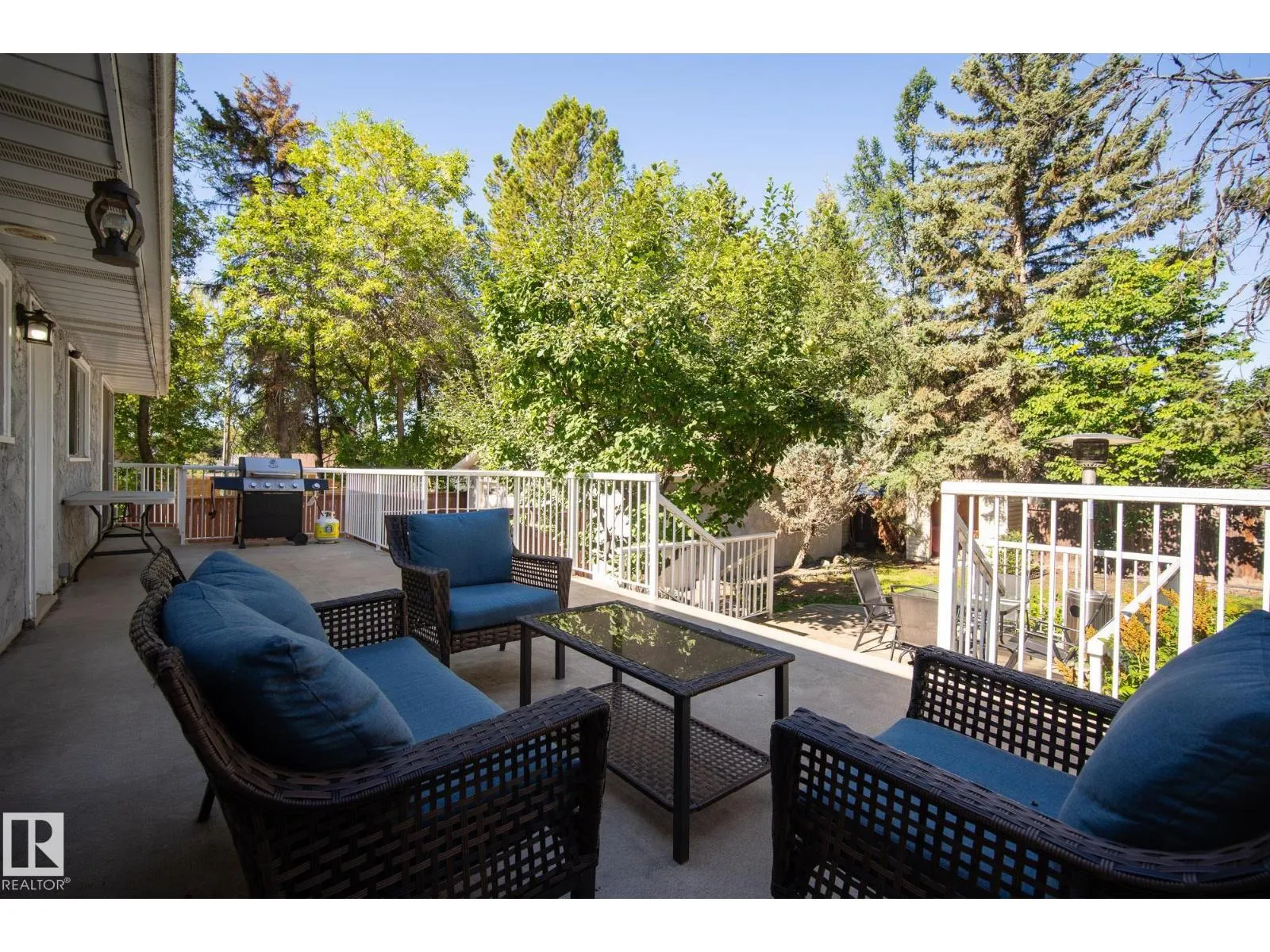 2 FARMSTEAD AV