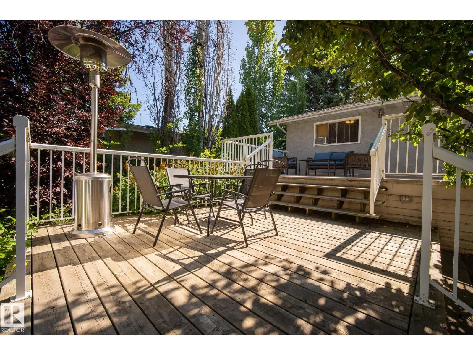 2 FARMSTEAD AV