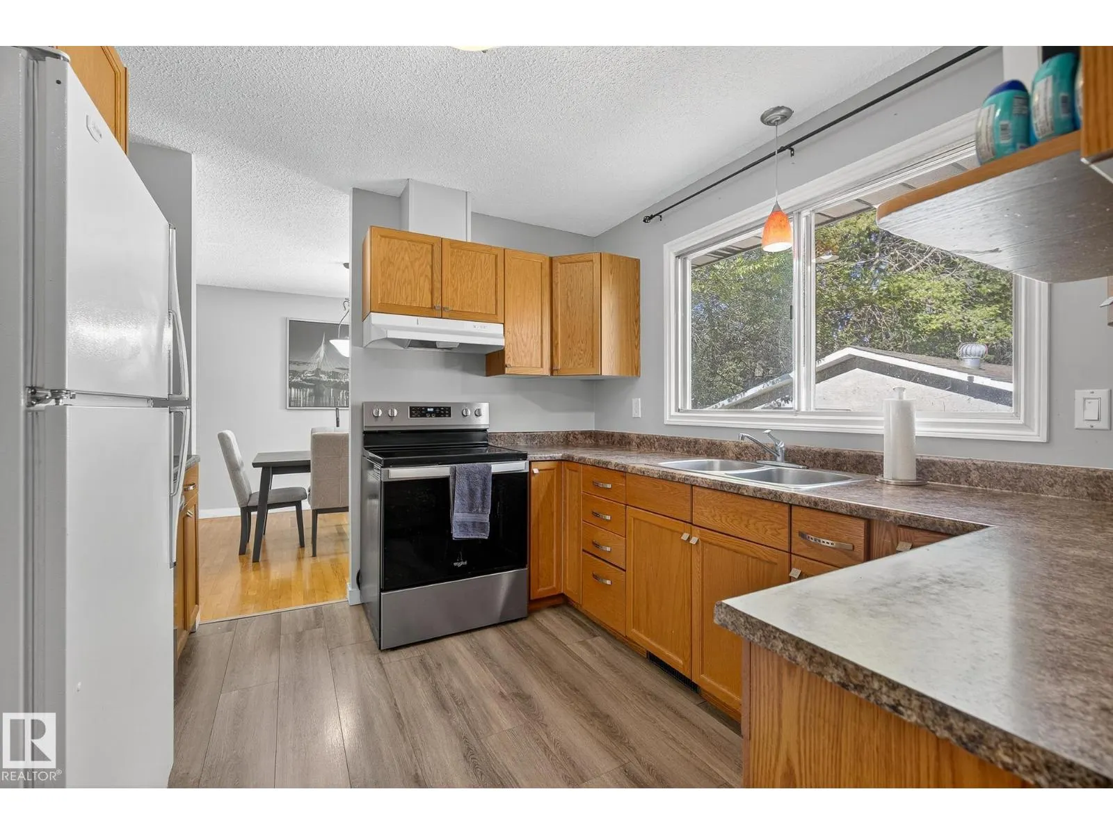 2 FARMSTEAD AV