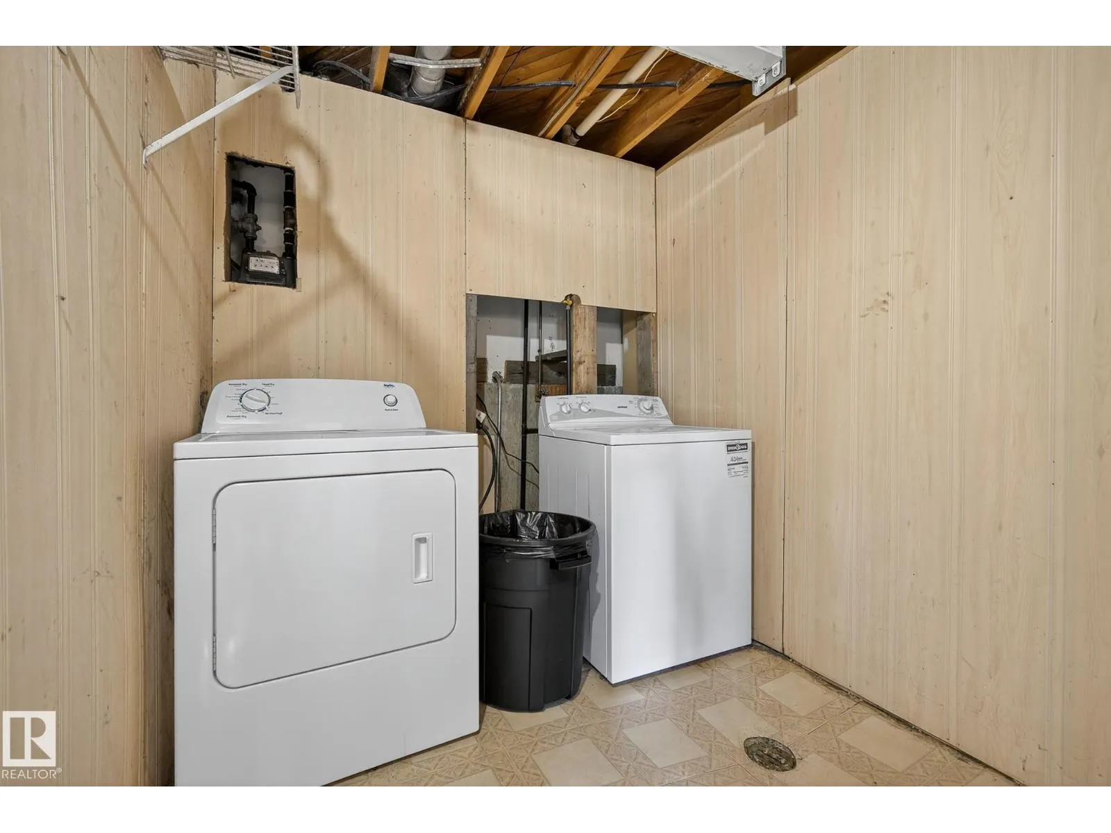 2 FARMSTEAD AV