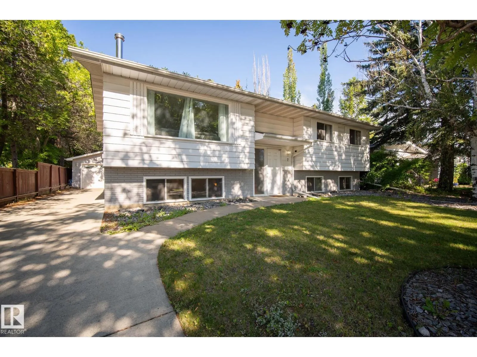 2 FARMSTEAD AV