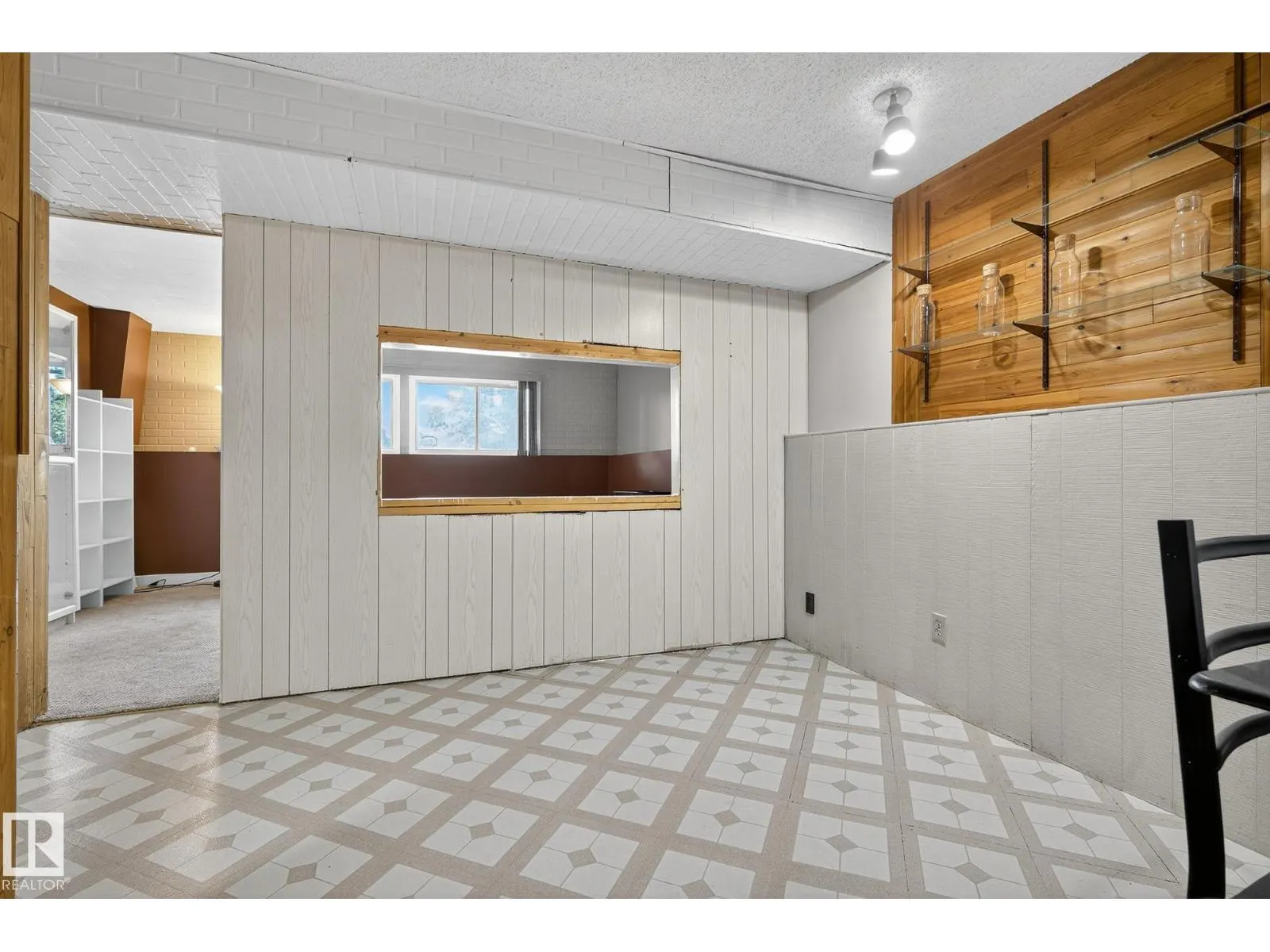 2 FARMSTEAD AV