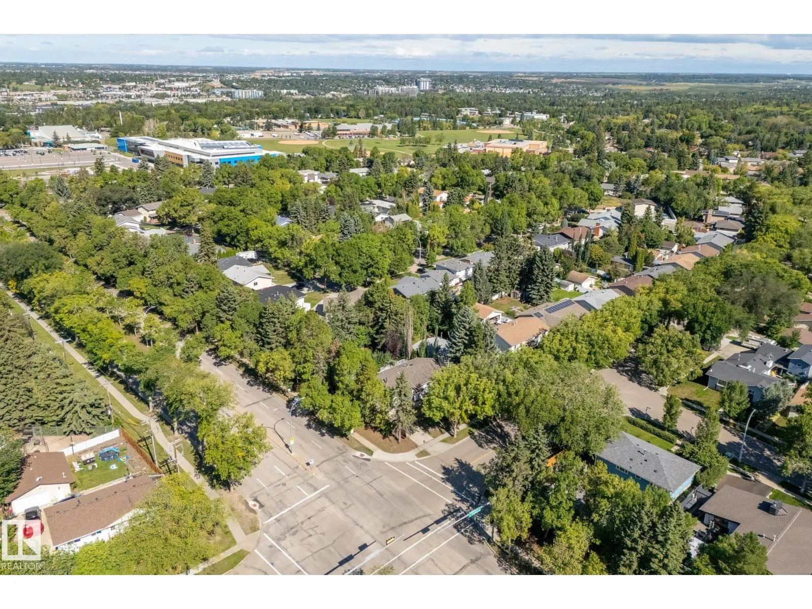 2 FARMSTEAD AV